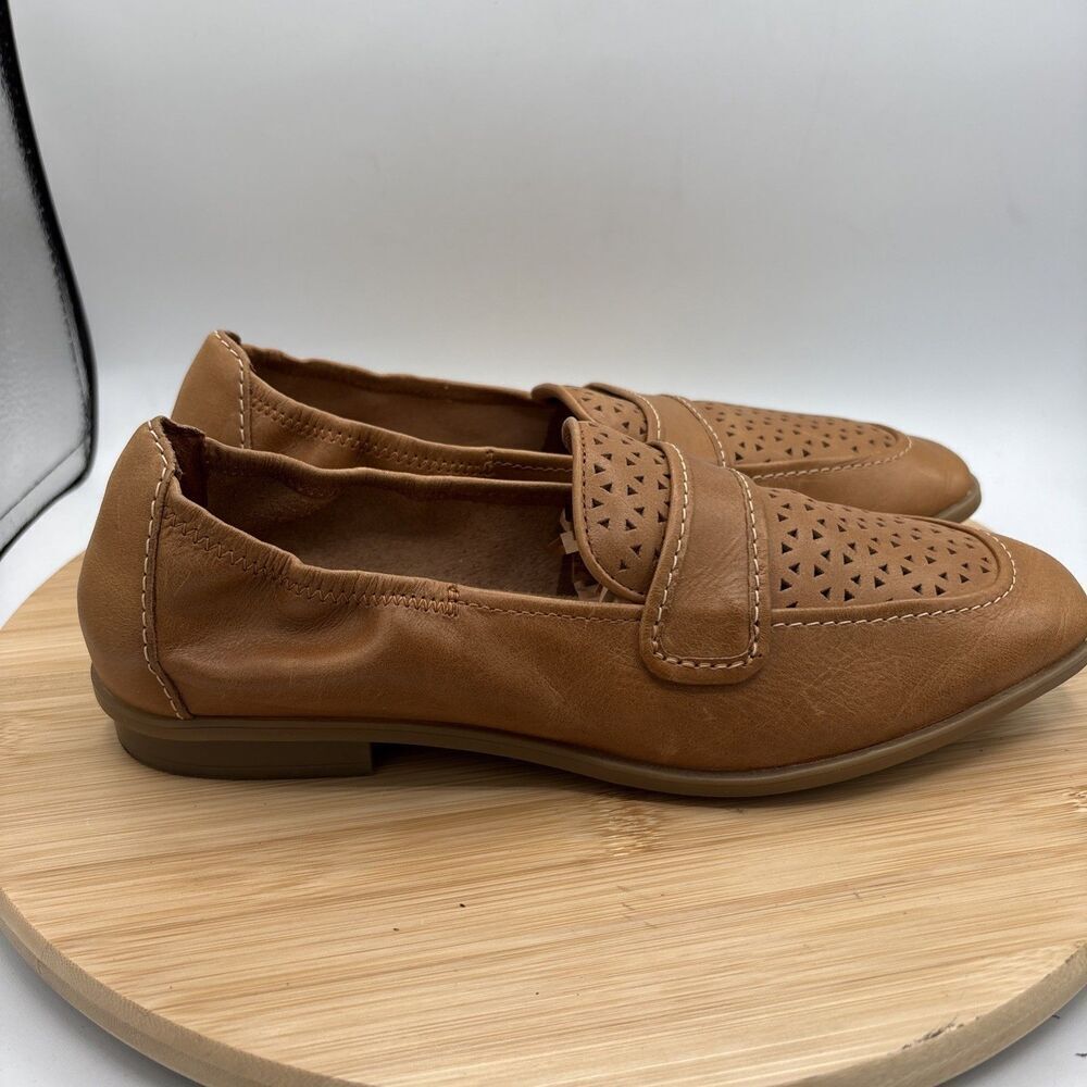 Clarks Lyrical Way Womens Cognac Leather Perforated Loafer Flat Shoe 8.5 - Picture 4 of 11